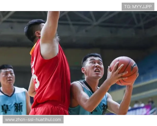 辽宁蓝鲨投手魏语辰与接手杨月相撞后坚持防守，助球队零封对手